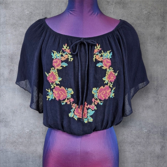 Truth NYC Floral Cross Stitch Gauzy Navy Flutter Sleeve Crop Top Size Medium J39 - Picture 1 of 9